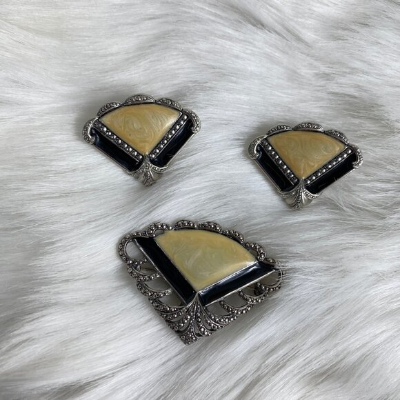 Unsigned AVON Faux Marcasite and Enamel Fan Demi Parure AVON 1990’s - Picture 4 of 6